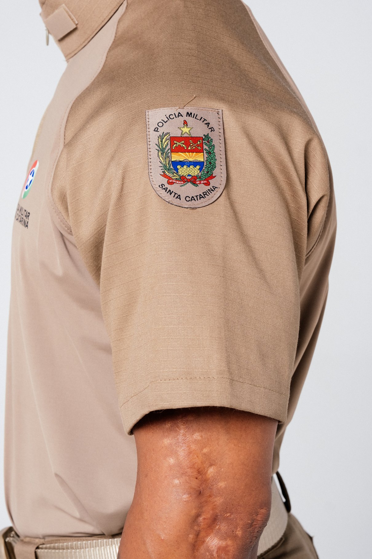 05 camiseta mc unissex caqui pmsc