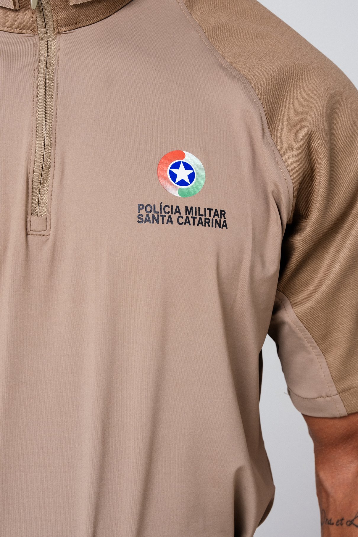 06 camiseta mc unissex caqui pmsc